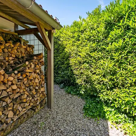 Holiday home Dijkstelweg: Beachside Retreat With Spacious Garden *