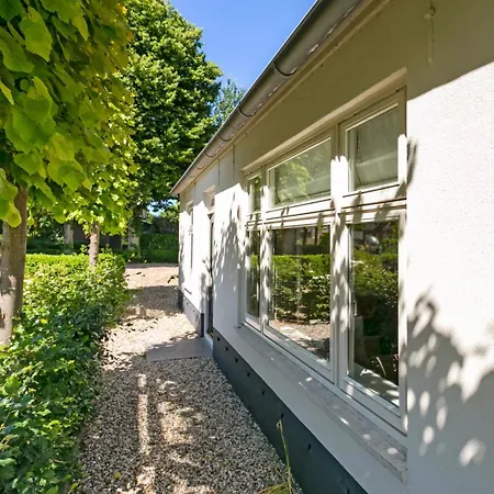 Holiday home Dijkstelweg: Beachside Retreat With Spacious Garden *