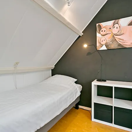 Dijkstelweg: Beachside Retreat With Spacious Garden *