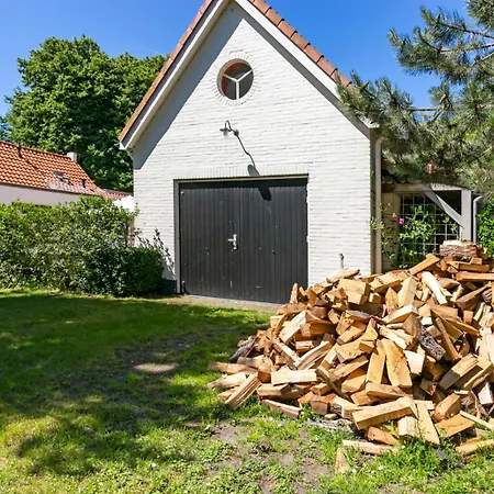 Dijkstelweg: Beachside Retreat With Spacious Garden