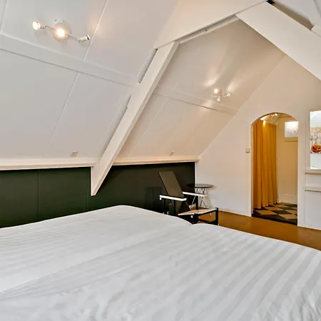 Dijkstelweg: Beachside Retreat With Spacious Garden Holiday home *