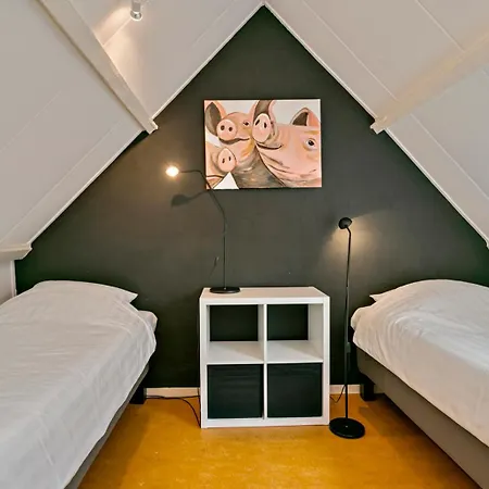 Holiday home Dijkstelweg: Beachside Retreat With Spacious Garden *